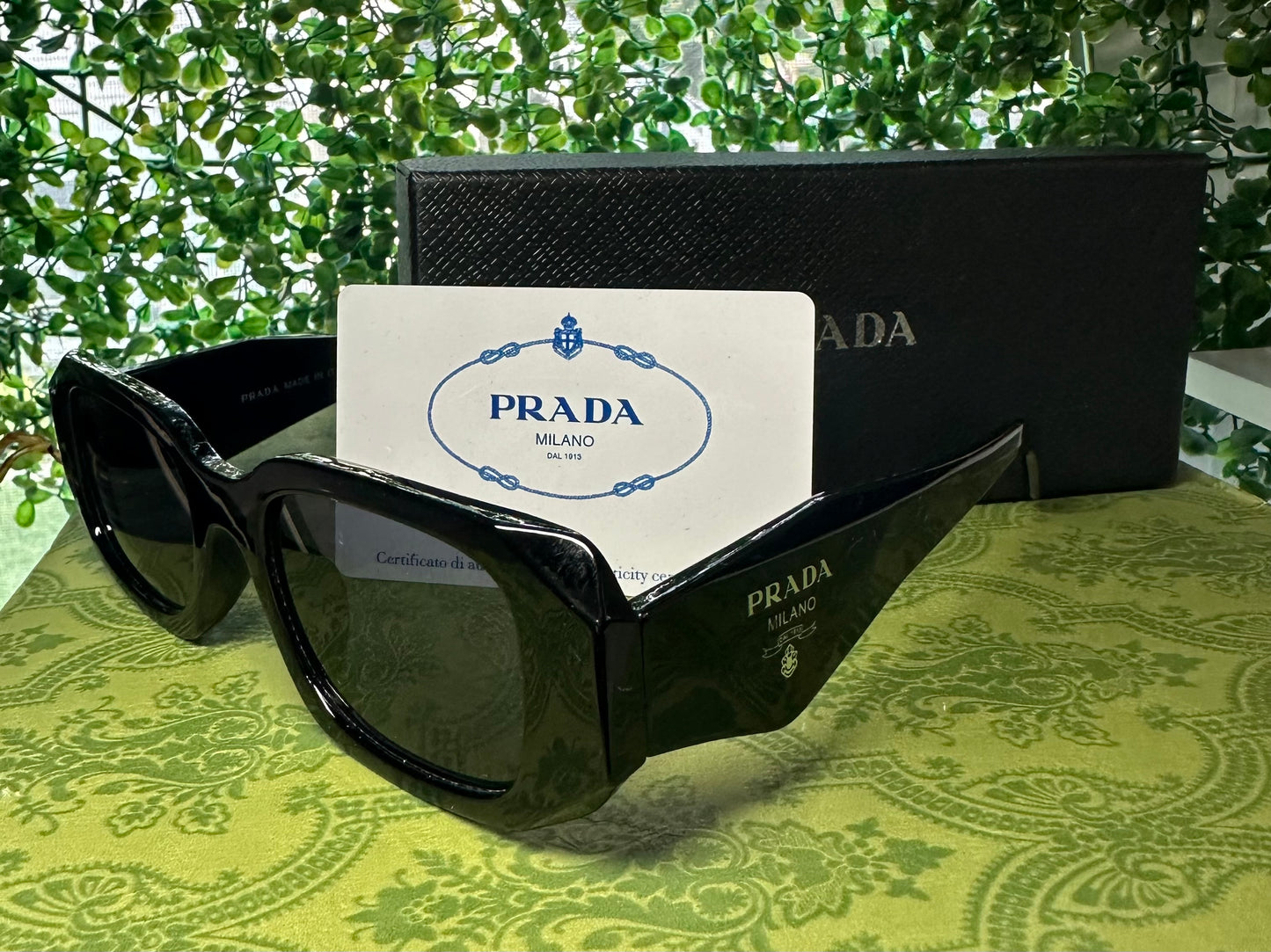 PRADA WOMEN'GLASSES.